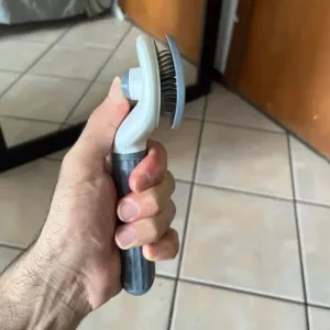 Recibido Cepillo de Limpieza Automática para Eliminación de Pelo de Perro del cliente J**n.