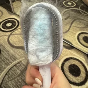 Recibido Cepillo para Eliminar Pelo de Perro con Depósito de Agua del cliente A***a.