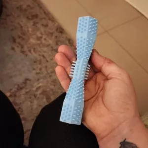 Recibido juguete masticable para limpieza de dientes para perro del cliente K***a.