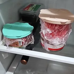Recibido el conjunto de tapa de silicona para lata de comida de perro y cuchara del cliente F******a.